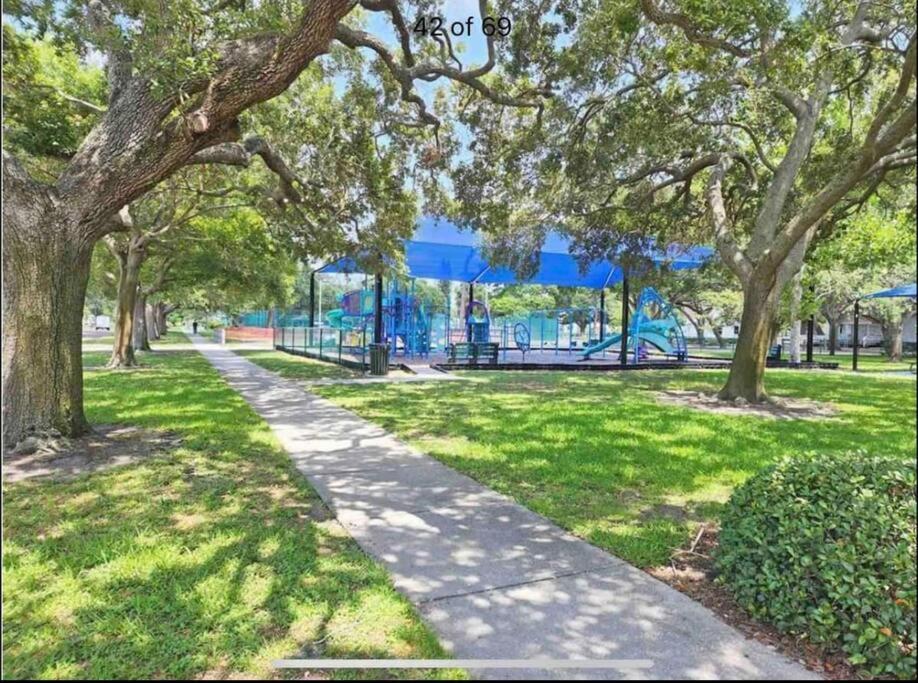 In The Center Of Gulfport, Min Away From The Beach! St. Petersburg Exterior photo