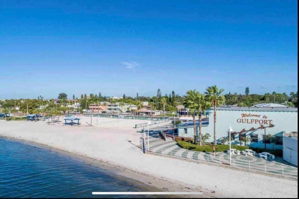 In The Center Of Gulfport, Min Away From The Beach! St. Petersburg Exterior photo